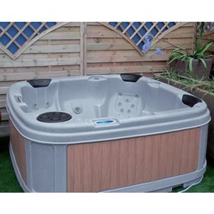 Utopia 5 - 6 Seater Hot Tub